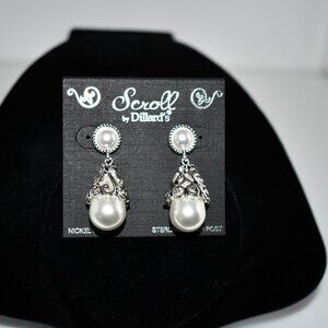 Scroll By Dillard's Pearl with Silver Detail Dangle Earrings NWT  Details:  Pear